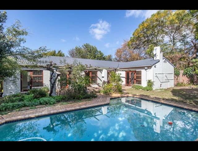 4 BEDROOM PROPERTY TO RENT IN CONSTANTIA